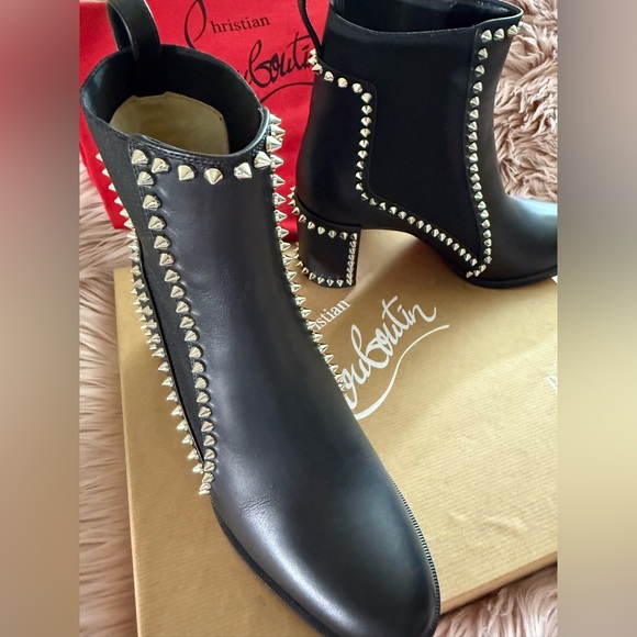 CHRISTIAN LOUBOUTIN
Out Line Spikes leather ankle boots size 37 - Picture 4 of 16